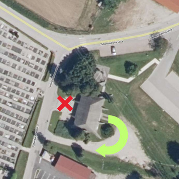 Vhod v vežico zadaj