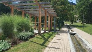 JAVNE POVRŠINE - ZGORNJI PARK